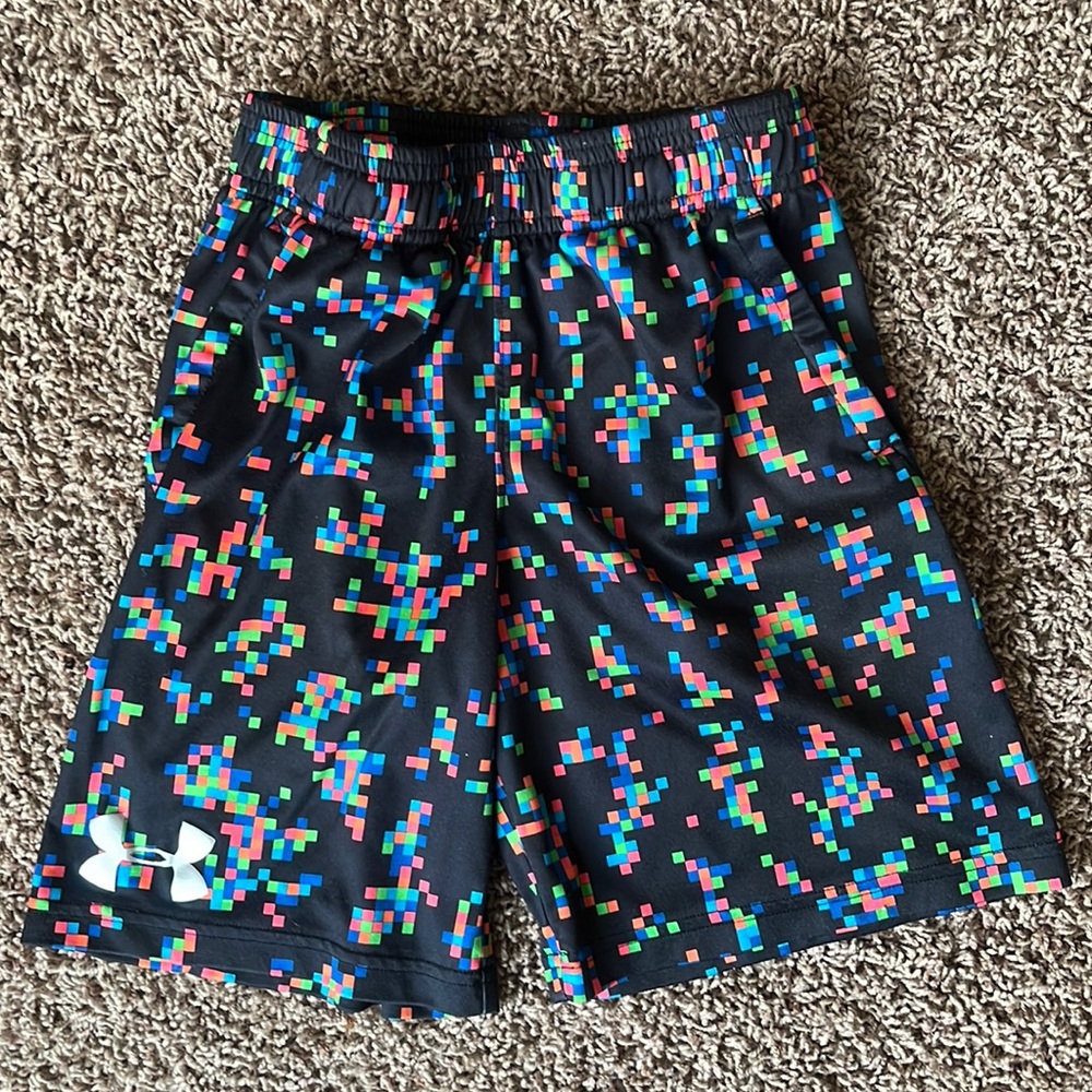 Under Armour Boys Small multi-colored shorts